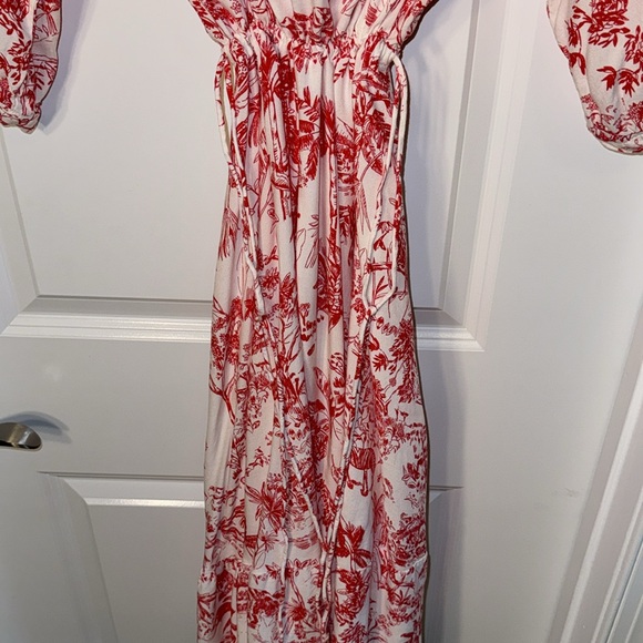 H&M DRESS! Ivory and Red color. Size Medium. Great condition. Drawstring sides. - Picture 7 of 11